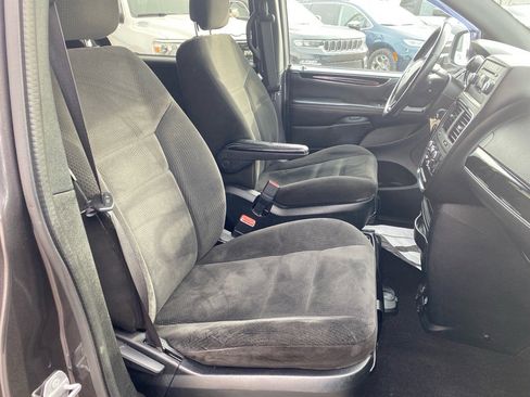 Used 2016 Dodge Grand Caravan SE image 21