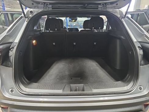 Used 2024 Chevrolet Trax RS w/ Sunroof Package FWD image 14