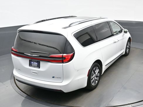 Used 2022 Chrysler Pacifica Pinnacle FWD image 39