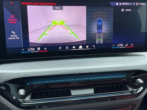 Used 2025 BMW i4 eDrive40 image 31