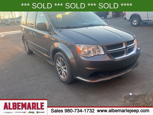 Used 2016 Dodge Grand Caravan SE FWD image 3