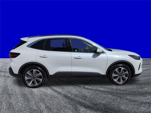 Certified 2025 Ford Escape Platinum w/ Premium Technology Package image 3