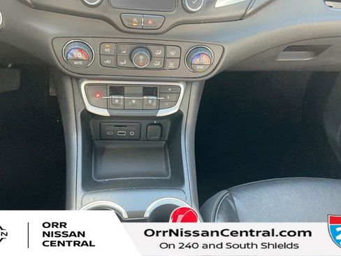 Used 2022 GMC Terrain SLT FWD image 23