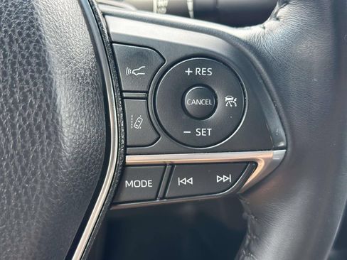 Used 2018 Toyota Camry XSE FWD image 18