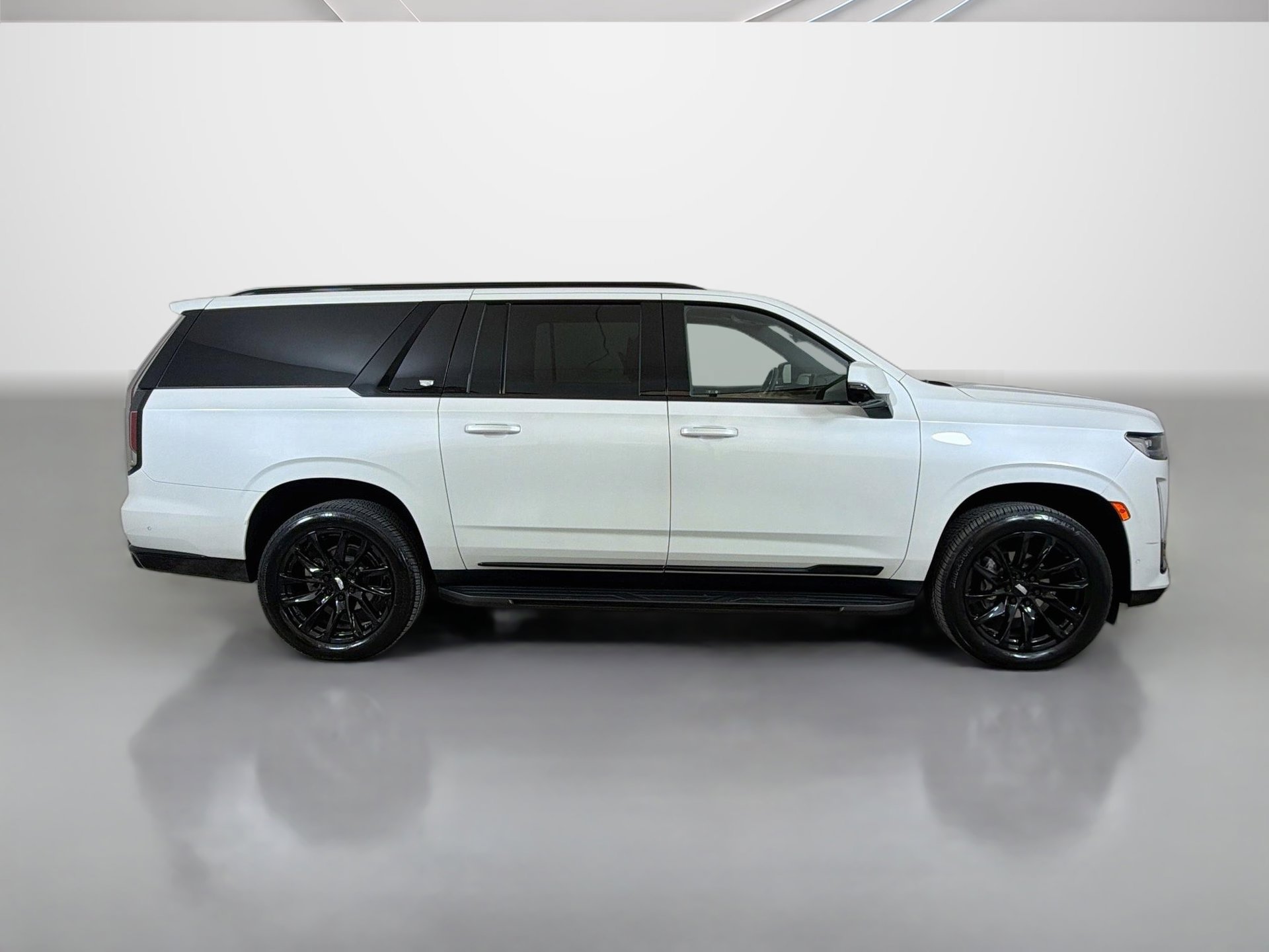 Used 2024 Cadillac Escalade ESV Sport w/ LPO, ONYX Package AWD/4WD image 6