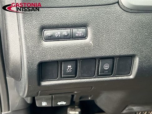 Used 2023 Nissan Murano SV image 13