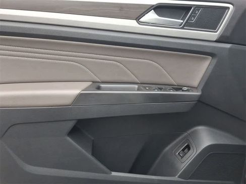 Used 2022 Volkswagen Atlas SE image 16