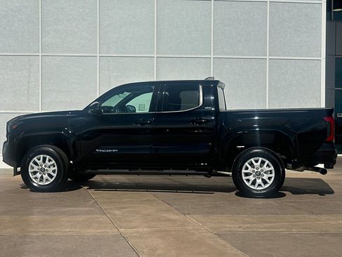 Certified 2025 Toyota Tacoma SR5 image 8