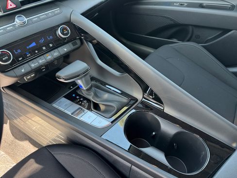 New 2025 Hyundai Elantra SEL image 30