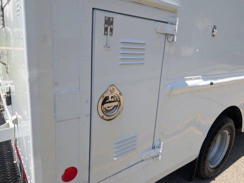 Used 2008 Chevrolet Express 3500 image 40