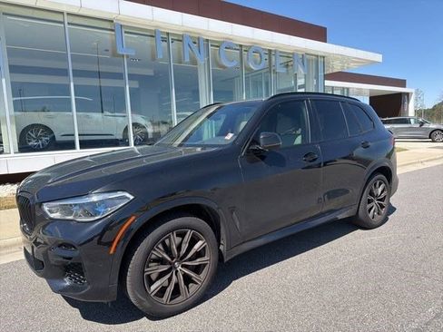 Used 2022 BMW X5 xDrive40i w/ M Sport Package AWD/4WD image 1