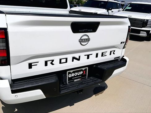 Used 2023 Nissan Frontier SV w/ Midnight Edition Package RWD image 29