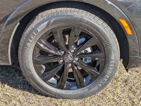 Used 2025 Buick Envista Sport Touring image 11