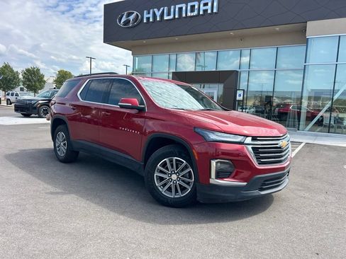 Used 2023 Chevrolet Traverse LT FWD image 3