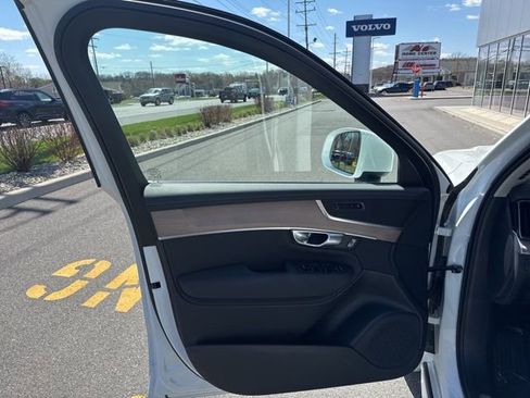 Used 2025 Volvo XC90 B6 Plus image 19