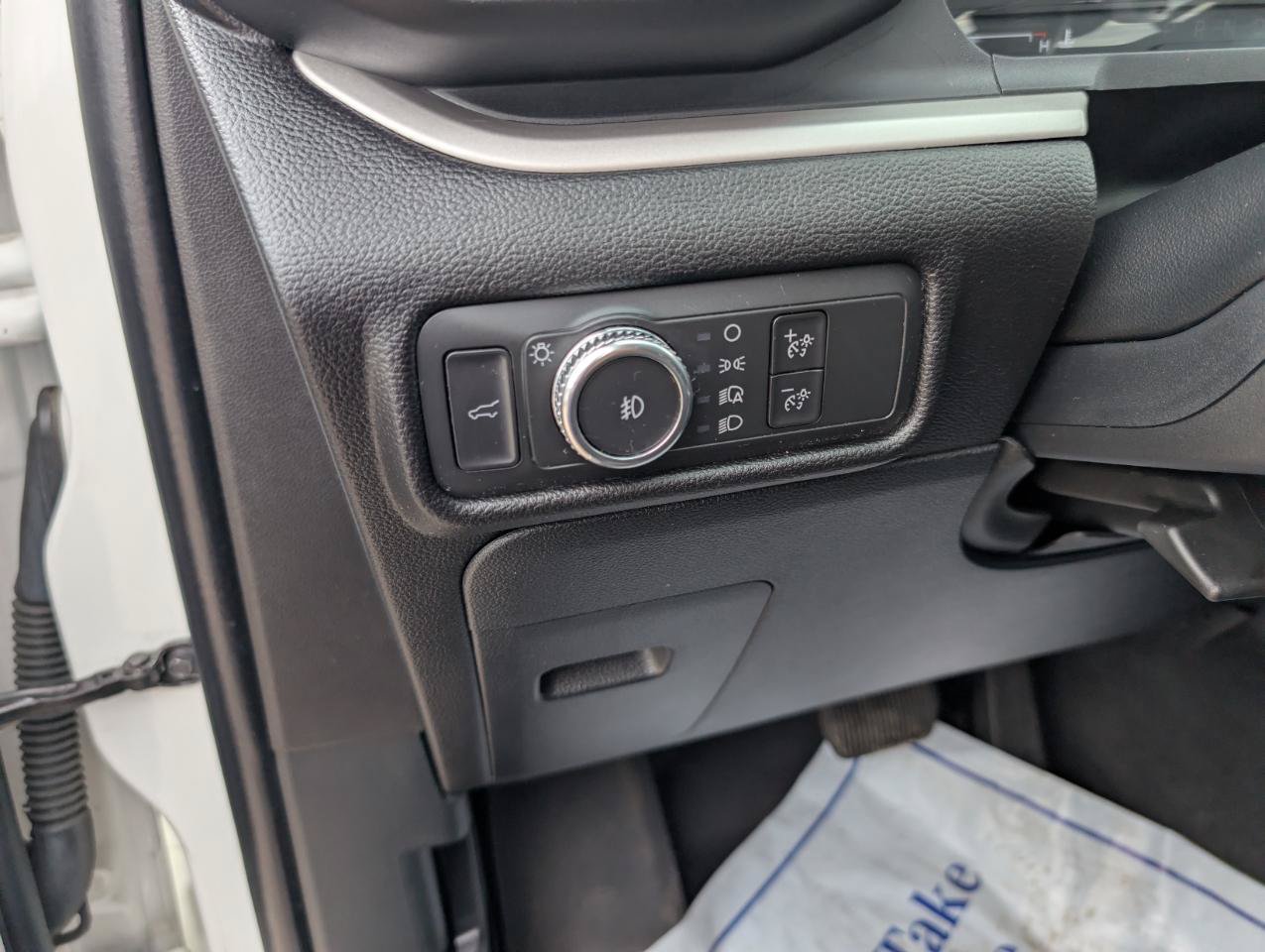 Used 2021 Ford Explorer XLT w/ Equipment Group 202A AWD/4WD image 19