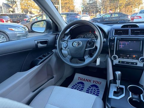 Used 2014 Toyota Camry LE image 12