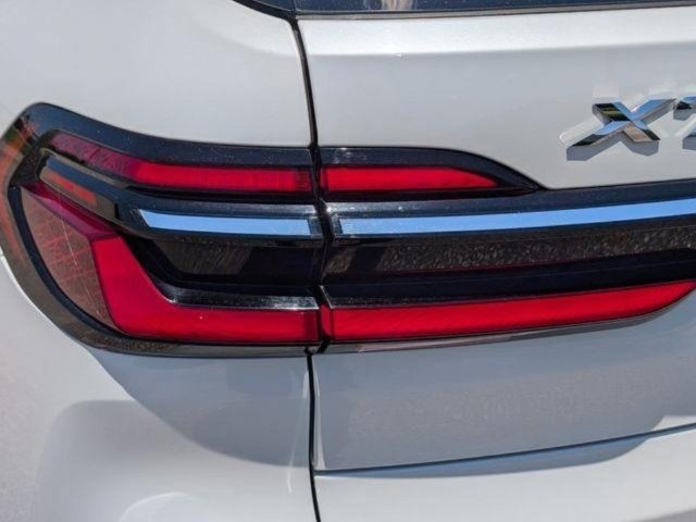 Used 2023 BMW X7 xDrive40i w/ M Sport Package AWD/4WD image 17