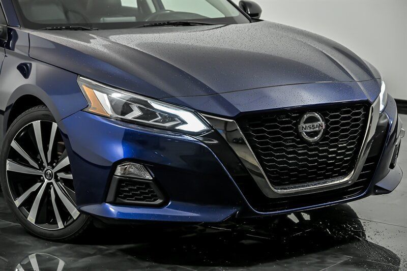 Used 2022 Nissan Altima 2.5 SR FWD image 2