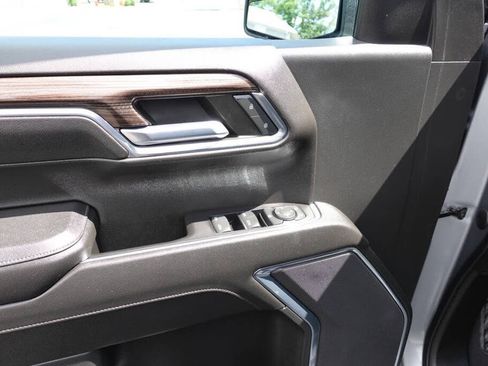 Used 2023 Chevrolet Silverado 1500 LT AWD/4WD image 17