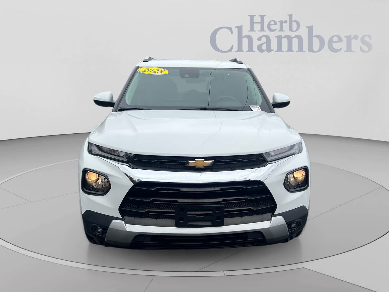 Used 2023 Chevrolet TrailBlazer LT FWD image 2