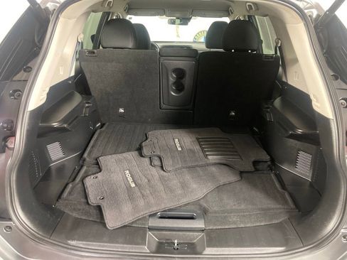 Used 2019 Nissan Rogue SV image 22