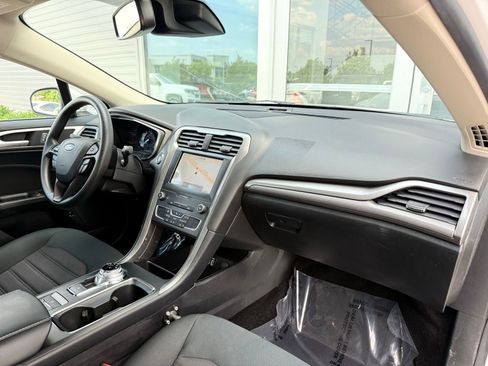 Used 2020 Ford Fusion SE FWD image 19