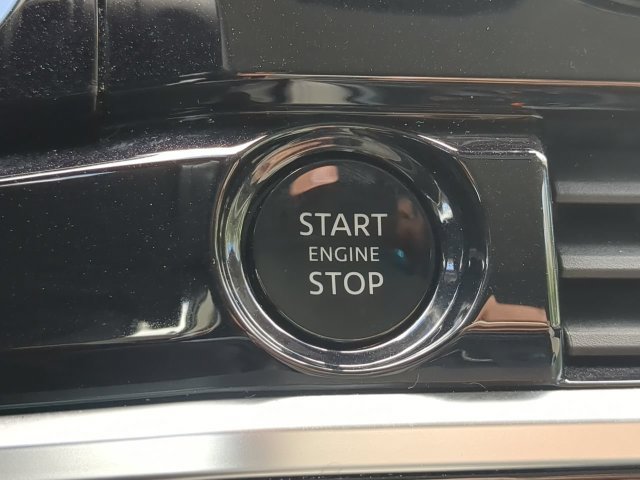 Used 2025 Nissan Pathfinder SL FWD image 34