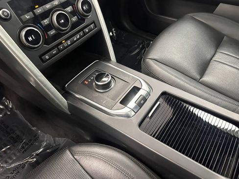 Used 2018 Land Rover Discovery Sport HSE image 28
