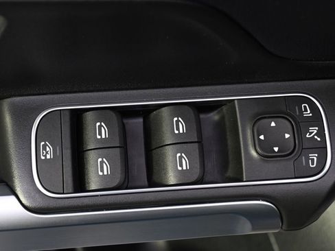 Used 2021 Mercedes-Benz GLB 250 4MATIC image 23