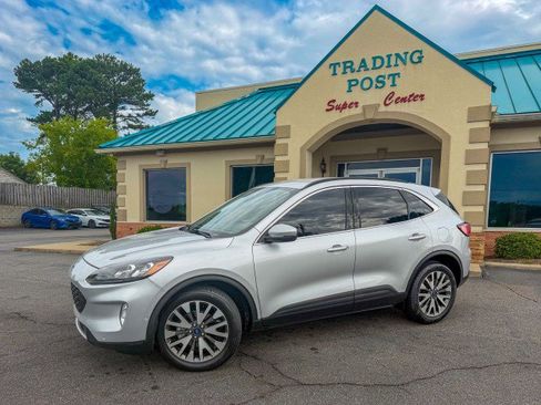 Used 2020 Ford Escape Titanium AWD/4WD image 3