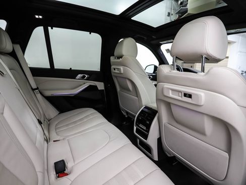 Used 2021 BMW X5 xDrive40i w/ M Sport Package image 24