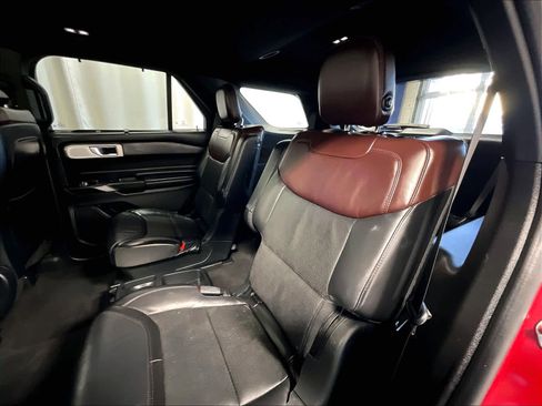 Used 2020 Ford Explorer Platinum w/ Premium Technology Package image 15