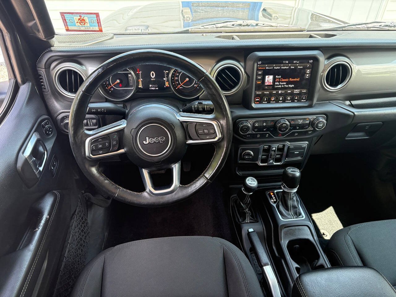 Used 2018 Jeep Wrangler Unlimited Sahara AWD/4WD image 10