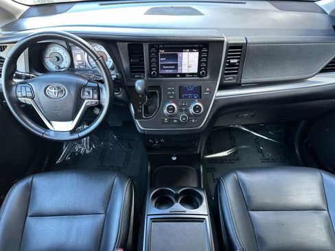 Used 2020 Toyota Sienna SE w/ SE Preferred Package image 15
