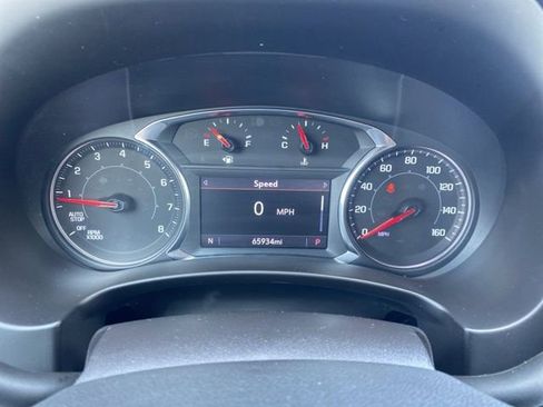 Used 2024 GMC Terrain SLT image 32