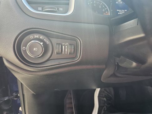 Used 2016 Jeep Renegade Latitude w/ Popular Equipment Group image 25