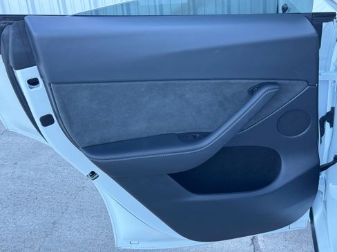 Used 2022 Tesla Model Y Long Range image 44