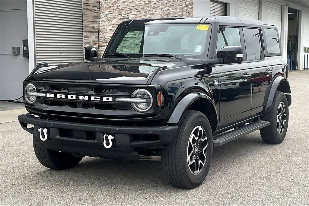 Used 2024 Ford Bronco Outer Banks AWD/4WD image 3