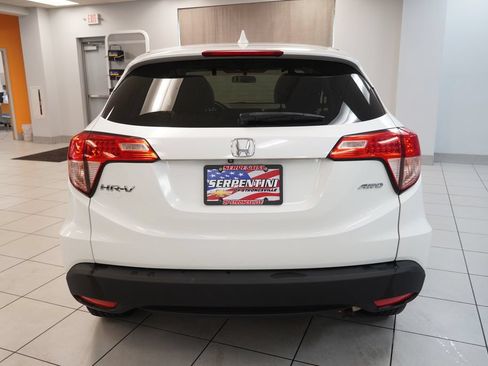 Used 2017 Honda HR-V EX image 9