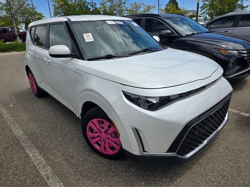 Used 2023 Kia Soul LX FWD image 5