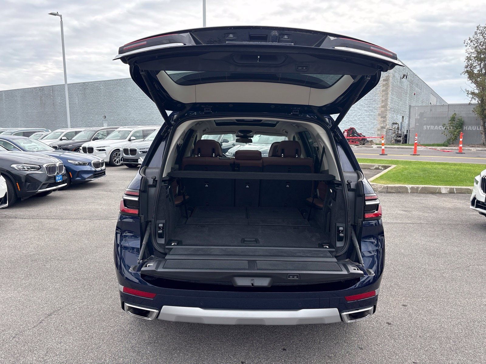 Used 2026 BMW X7 xDrive40i w/ Premium Package AWD/4WD image 6