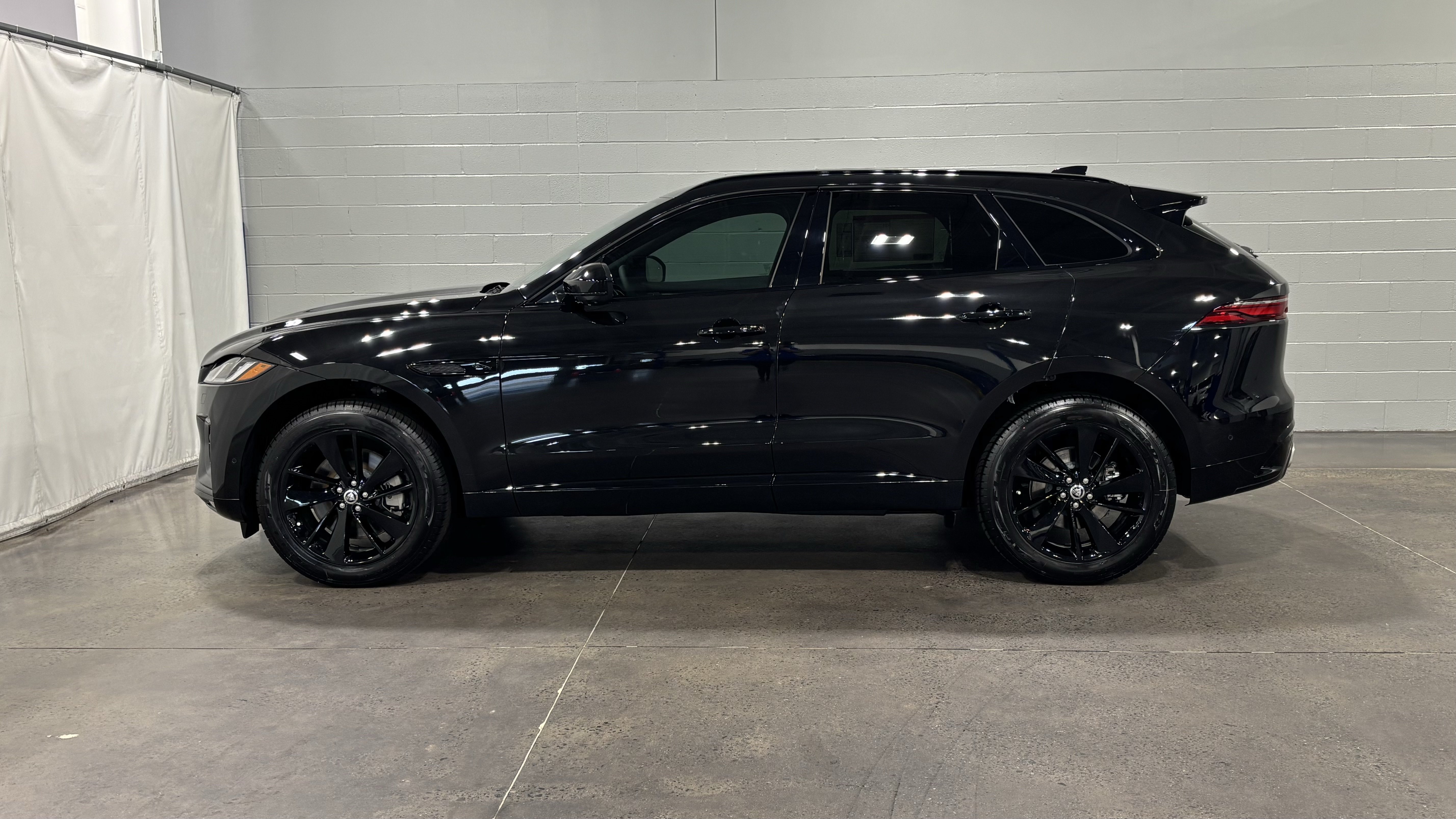 New 2026 Jaguar F-PACE R-Dynamic S AWD/4WD image 7