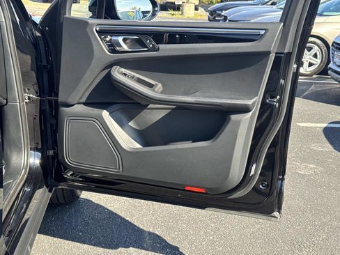 Used 2024 Porsche Macan image 12