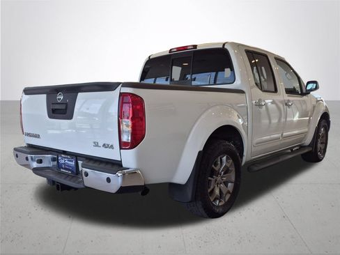 Used 2014 Nissan Frontier SL AWD/4WD image 7