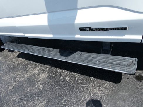 Used 2023 Ford F250 Lariat w/ Lariat Ultimate Package AWD/4WD image 8