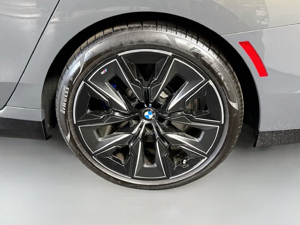 Used 2026 BMW 740i w/ Premium Package RWD image 36
