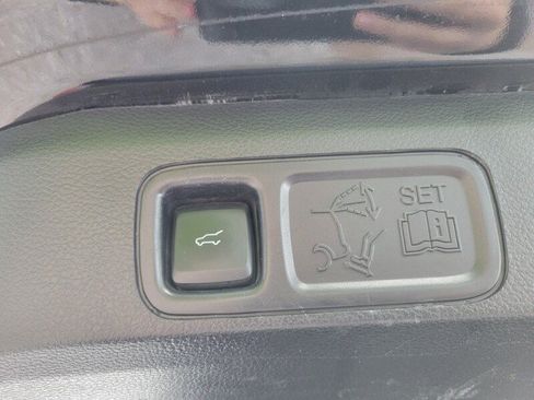 Used 2022 Ford Expedition Limited RWD image 6