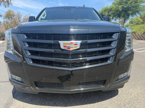 Used 2017 Cadillac Escalade Premium Luxury AWD/4WD image 8
