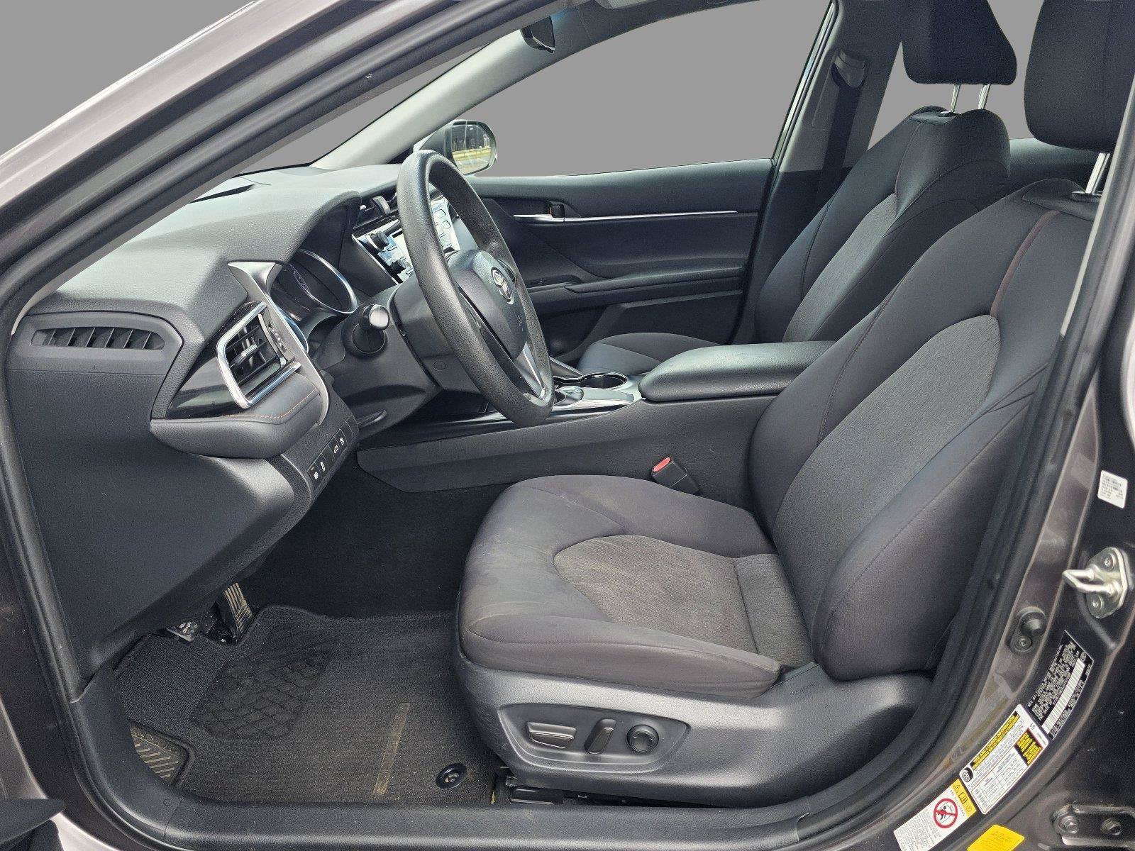 Used 2018 Toyota Camry LE FWD image 19